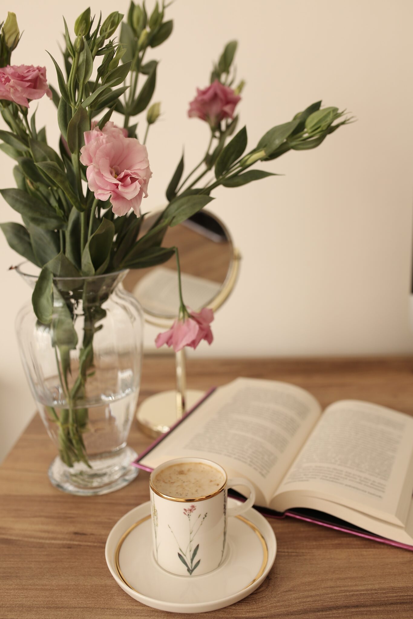 11 Minimalist habits that will help you save money and own less