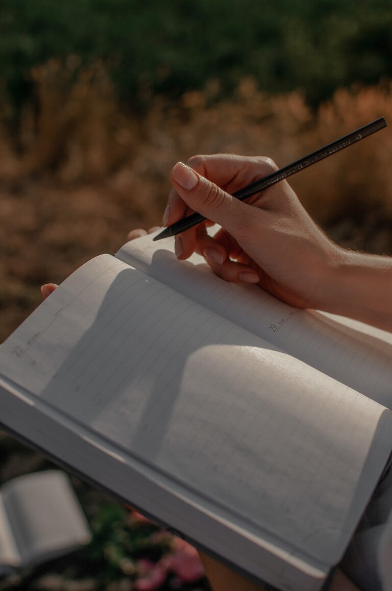 35 Powerful Intuitive writing prompts to connect with your intuition