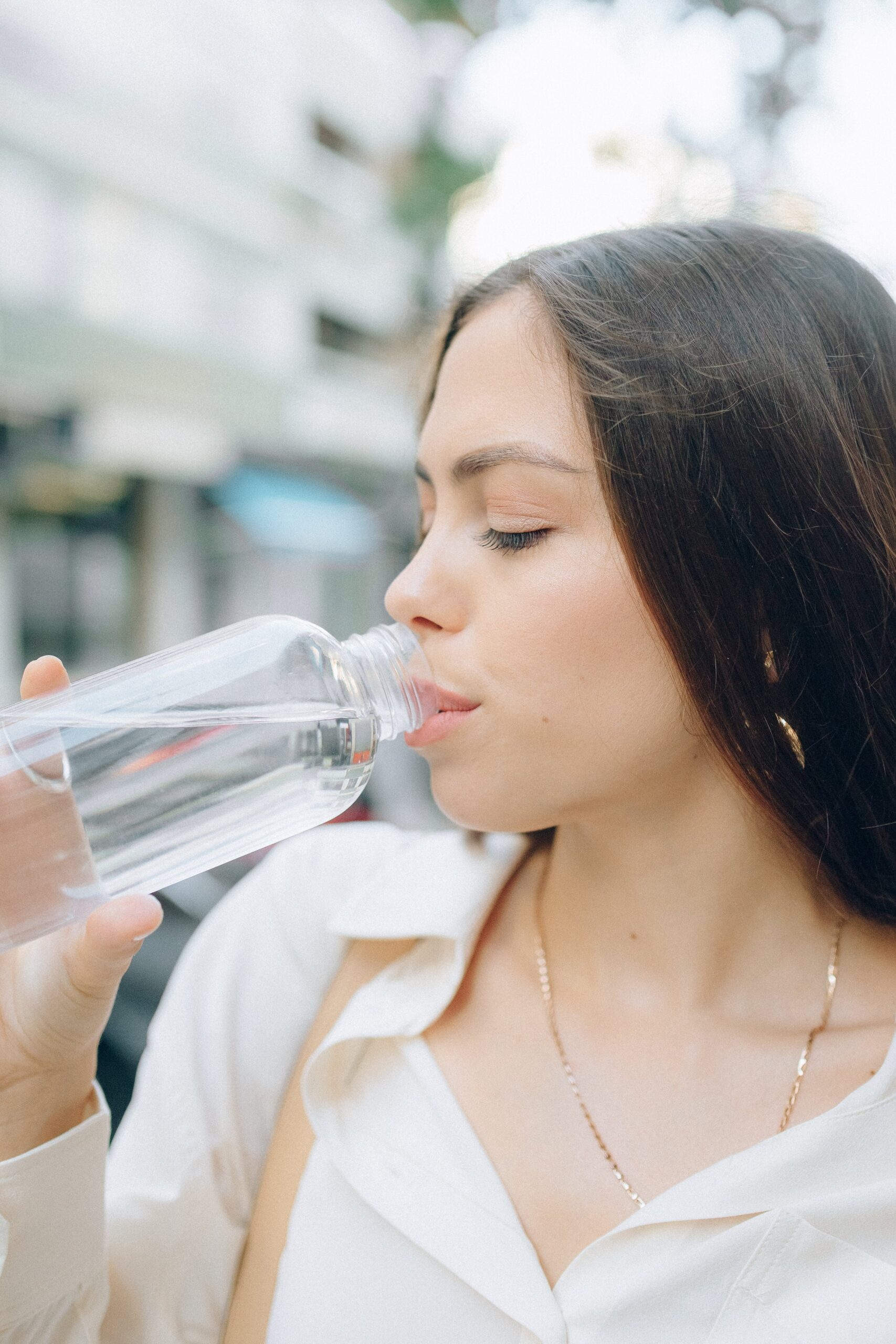 how-to-drink-more-water-everyday-10-realistic-tips-bellflower-lifestyle